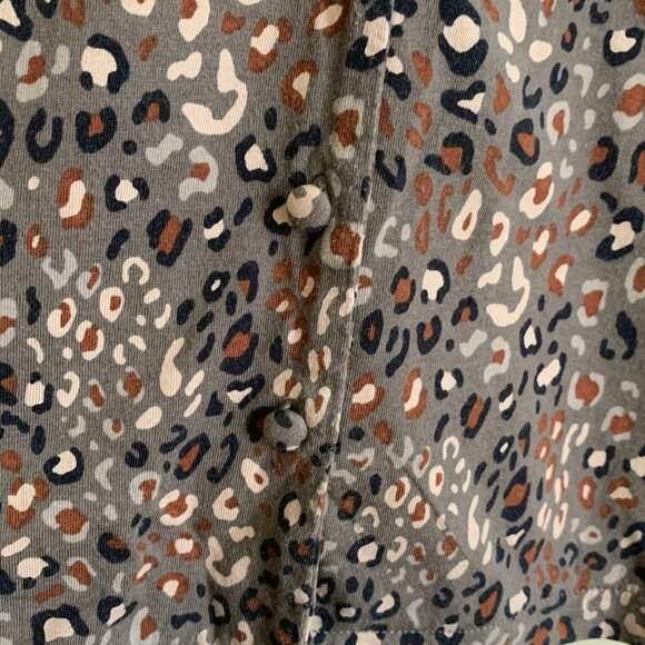 Boden Women’s Leopard Button Up Top Sz 2 Gray Leopard Print Modern Chic Neutral - Picture 6 of 13